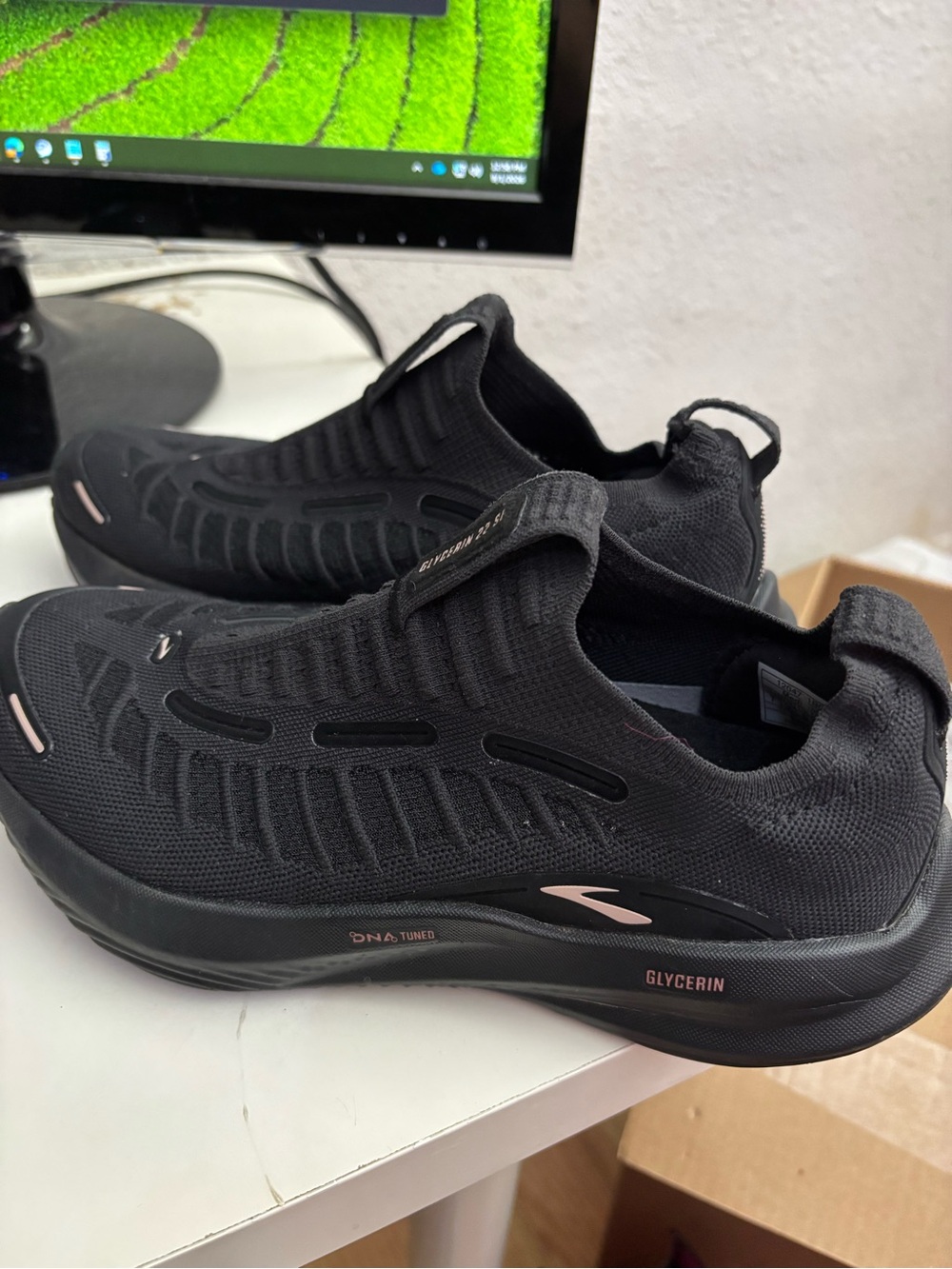 Brooks Glycerin 22 SE running shoes